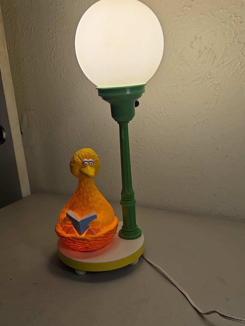 Vintage 70s Sesame Street Big Bird Lamp with serial number working condition